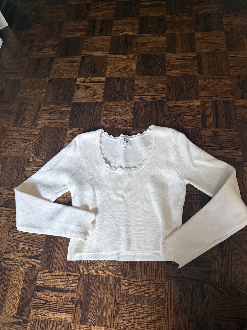 NEW Women’s White Long Sleeve Scoop Neck Ruffle Edge Top